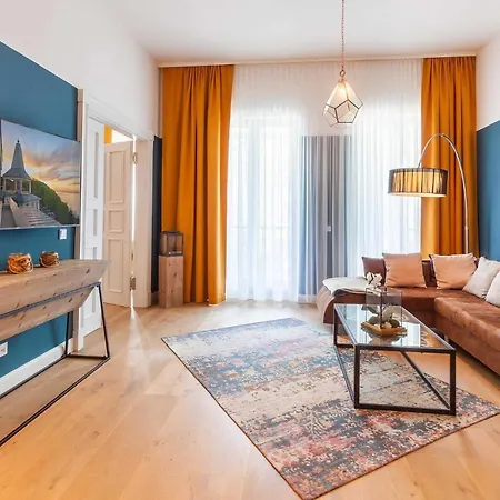 First At Apartmán